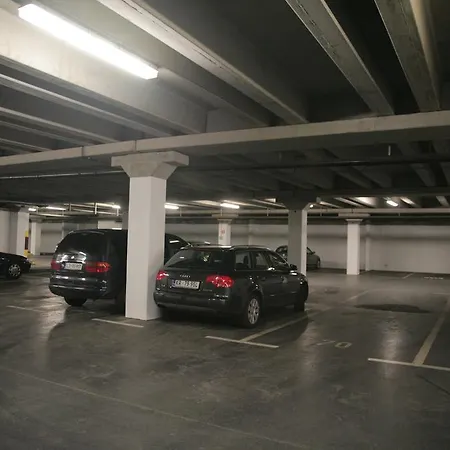 Апартаменты Downtown Center Garage Wifi